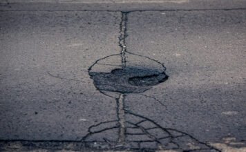 Izomból kátyúzni kezdett Buda