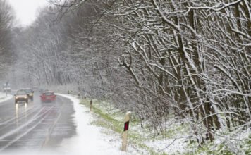 Káosz az utakon: több baleset, lezárás és kilométeres torlódás bénítja a forgalmat országszerte