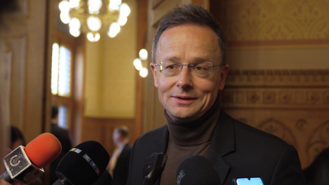 Kamu, cs&uacute;sztat&aacute;s, kamp&aacute;nyelem &ndash; fideszesek a g&ouml;di Samsung-&uuml;gyről