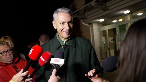 Kamu, cs&uacute;sztat&aacute;s, kamp&aacute;nyelem &ndash; fideszesek a g&ouml;di Samsung-&uuml;gyről