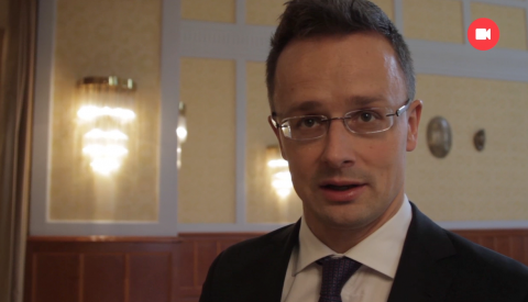 Kamu, cs&uacute;sztat&aacute;s, kamp&aacute;nyelem &ndash; fideszesek a g&ouml;di Samsung-&uuml;gyről