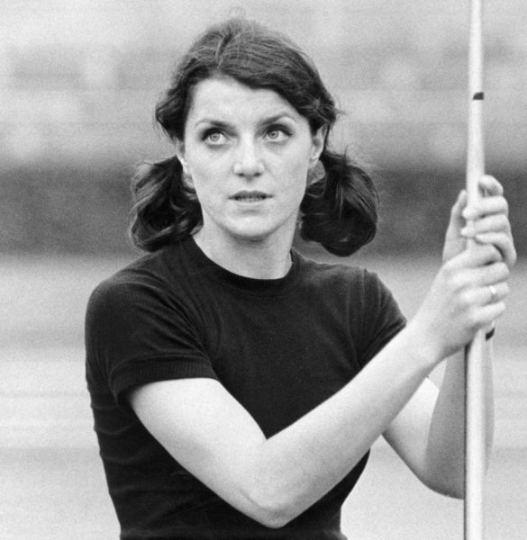 K&eacute;t &eacute;nje volt: az olimpiai bajnok &eacute;s a pedag&oacute;gus-csal&aacute;danya