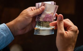 Kétéves csúcsára erősödött a forint