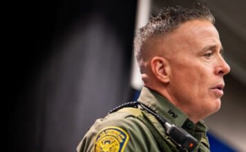 Kitették az ICE korábbi parancsnokát egy Las Vegas-i kocsmából