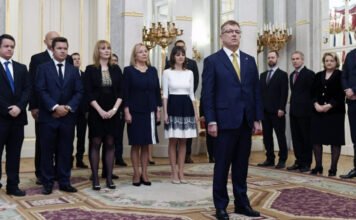 Lebontották Matolcsy Ádám engedély nélkül épített rönkházát