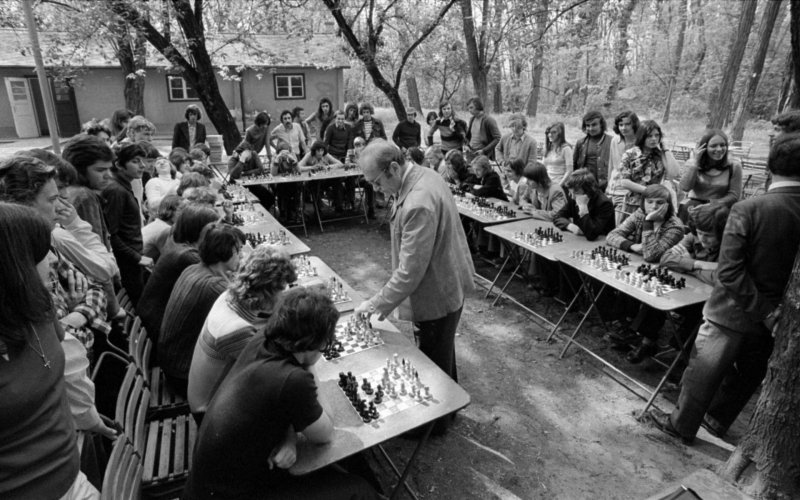 Magyar zsenik &eacute;s hobbisakkoz&oacute;k fekete-feh&eacute;rben