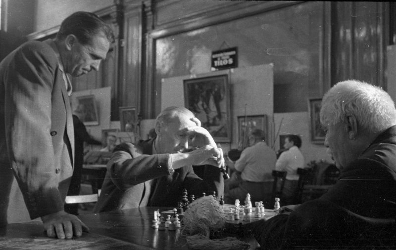 Magyar zsenik &eacute;s hobbisakkoz&oacute;k fekete-feh&eacute;rben