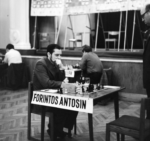 Magyar zsenik &eacute;s hobbisakkoz&oacute;k fekete-feh&eacute;rben