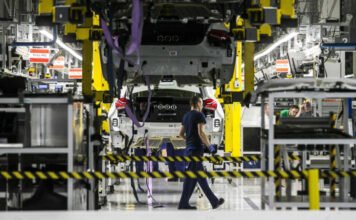 Megszakadt a toborzás a kecskeméti Mercedesnél a dolgozók szerint