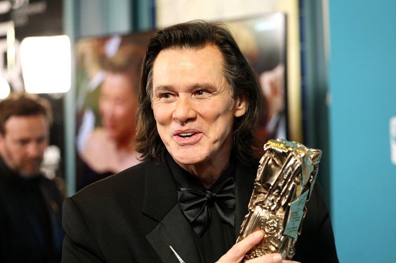 Micsoda st&iacute;lus! Felismerhetetlen lett Jim Carrey: a 64 &eacute;ves szt&aacute;r &uacute;j frizur&aacute;val h&oacute;d&iacute;t