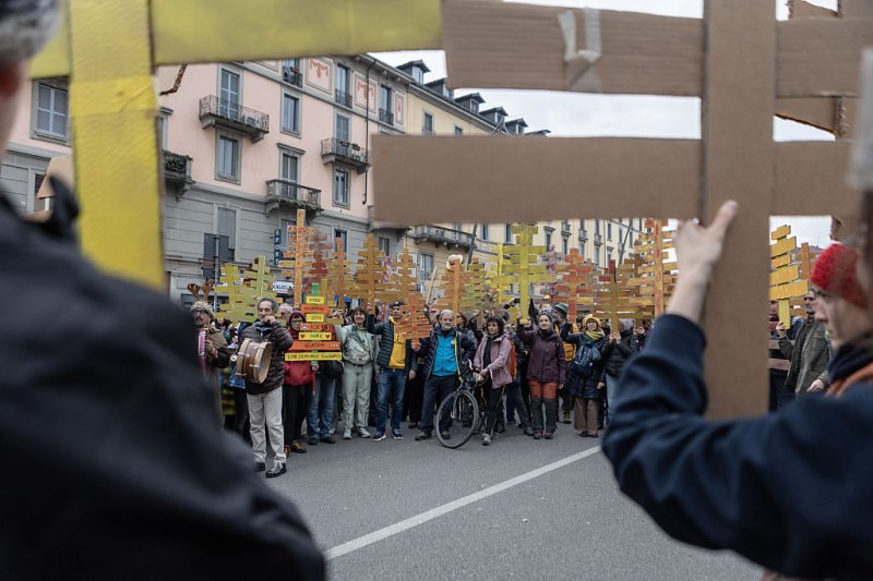 Mil&aacute;n&oacute;ban az olimpia ellen t&uuml;ntettek, a rendőrs&eacute;g k&ouml;nnyg&aacute;zt &eacute;s v&iacute;z&aacute;gy&uacute;t is bevetett