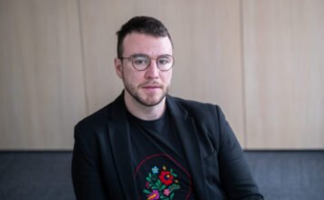 Molnár Áron a gyerekkoráról: Román menekültnek hívtak, rendszeresen gúnyolódtak rajtam