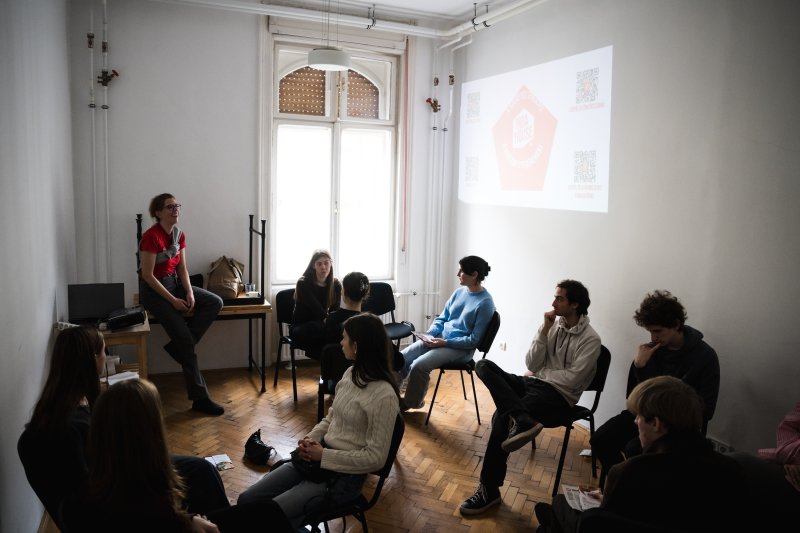 "Nem k&ouml;z&ouml;ny&ouml;s gener&aacute;ci&oacute;: a Z-k &eacute;s az Alf&aacute;k igenis tenni akarnak a k&ouml;z&ouml;ss&eacute;g&uuml;k&eacute;rt"