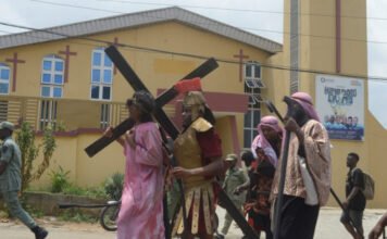 Nigériában kiszabadítottak 166 elhurcolt keresztényt