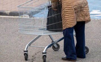 Nyugdíjguru: öngyilkosság lenne a Tisza Párt részéről a 13. és 14. havi nyugdíj farigcsálása