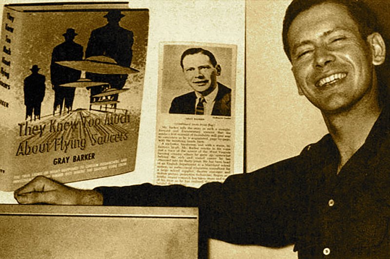 Ő terjesztette el a "sötét zsaruk" konteót