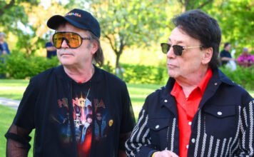 Olyan dalt mutat majd Szikora Róbert, amit Fenyő Miklóssal írtak 1974-ben