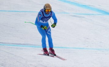 Olyan hosszan csúszott végig az oldalán egy versenyző, hogy kiégett a síruhája