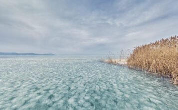 Orkánerejű szél tombolt a Balatonnál