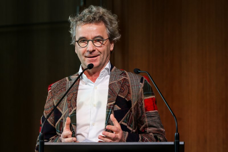 Romhalmazz&aacute; v&aacute;lt a Tőzsdepalota, most egy Tiborcz Istv&aacute;nhoz k&ouml;thető c&eacute;g kezdheti az &aacute;talak&iacute;t&aacute;st