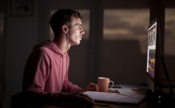 Szívroham, stroke – nagyobb a veszélye, ha későn fekszik le aludni