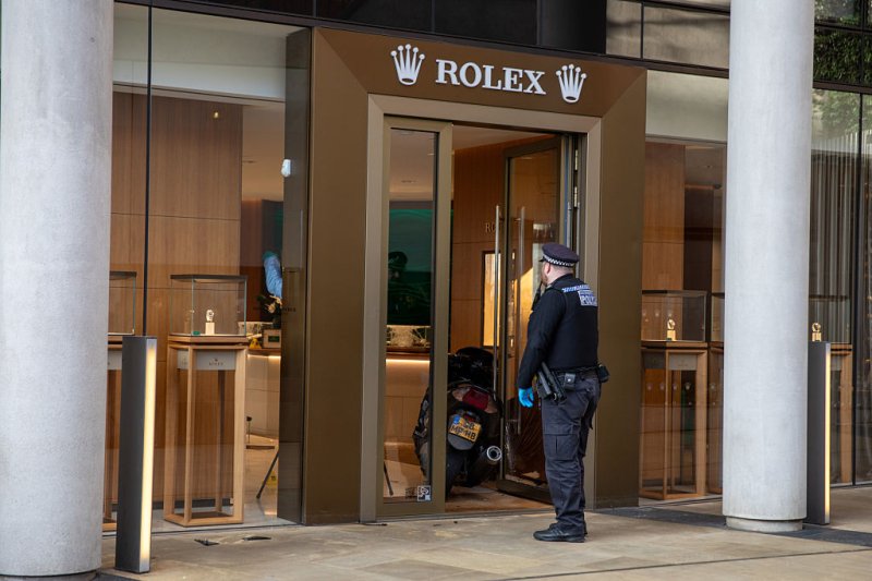 Tom Cruise &aacute;lomh&aacute;za: a szt&aacute;r menek&uuml;lőre fogta Londonb&oacute;l, nem akar t&ouml;bb&eacute; tolvajokba belefutni