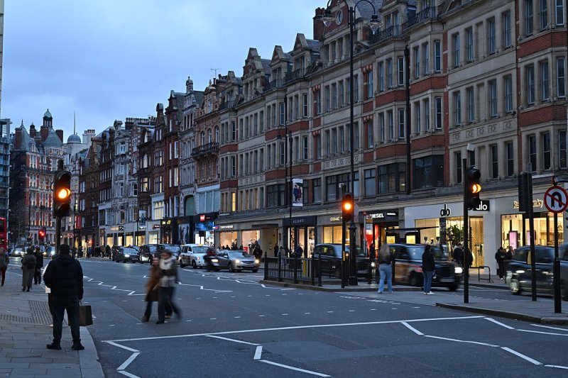 Tom Cruise &aacute;lomh&aacute;za: a szt&aacute;r menek&uuml;lőre fogta Londonb&oacute;l, nem akar t&ouml;bb&eacute; tolvajokba belefutni