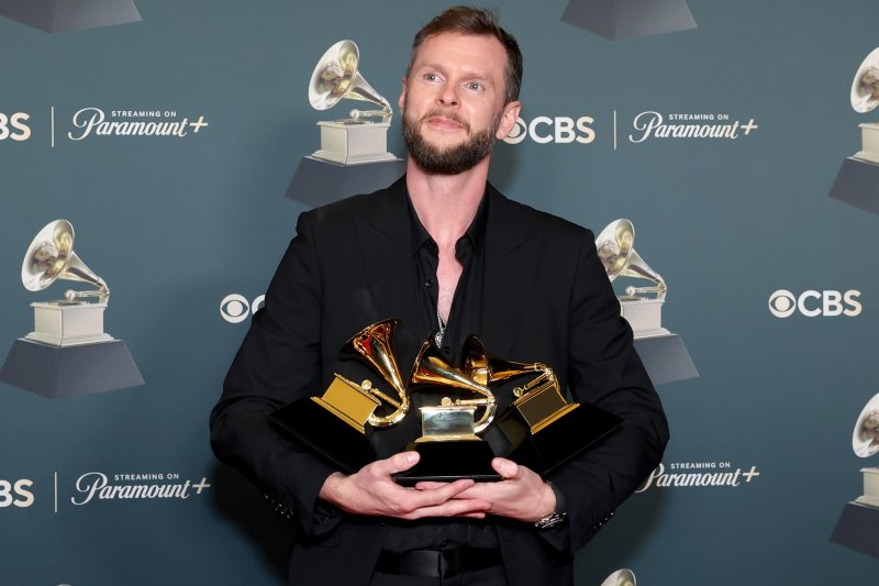 Trumpot felbosszantotta a Grammy, perrel fenyegeti a vele &eacute;s Epsteinnel viccelődő műsorvezetőt