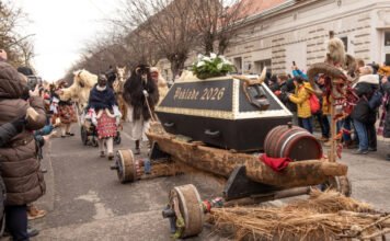 Vízre került a tél koporsója Mohácson, a busók nemsokára elűzik a hideget