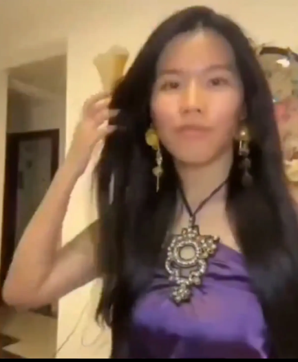 140 ezer követőt veszített az influenszer, miután kiderült, hogy néz ki valójában, de valami nagyon nem stimmel a történetében