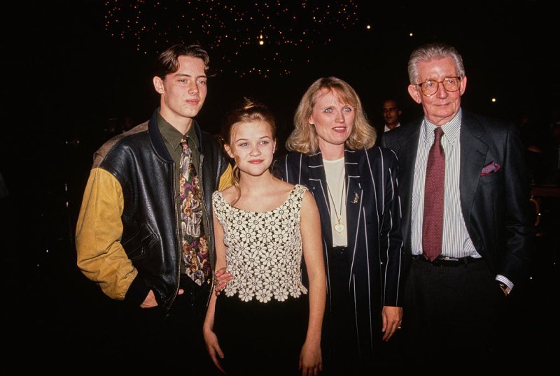 A Doktor Sz&ouml;szitől a kőkem&eacute;ny t&uacute;r&aacute;z&oacute;ig &ndash; az &ouml;tven&eacute;ves Reese Witherspoon karrierje k&eacute;pekben