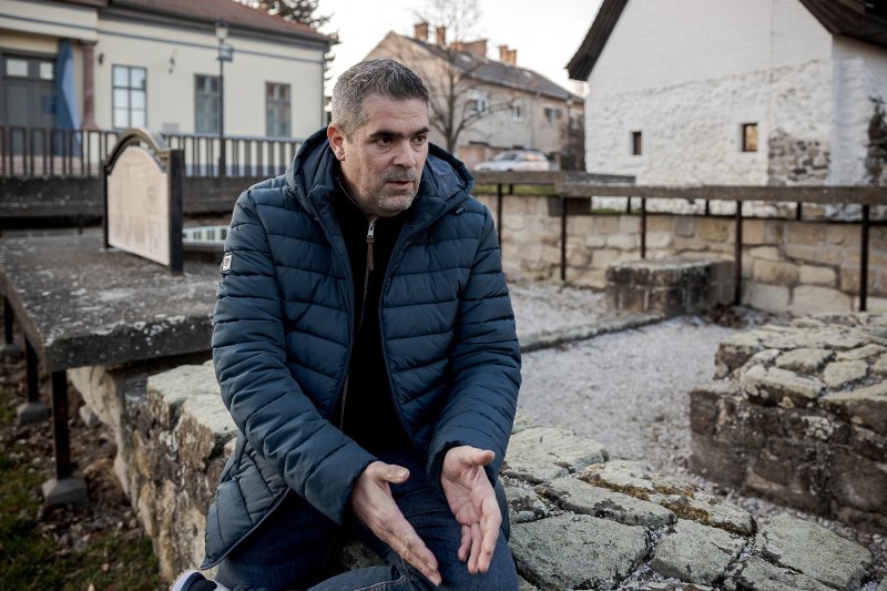 A salg&oacute;tarj&aacute;ni k&ouml;rzet tisz&aacute;s jel&ouml;ltje: Minden egyes embernek el kell mondanunk, hogy nem akarunk h&aacute;bor&uacute;t