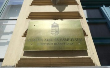 Adóbevallás: fontos határidőre figyelmeztet a NAV