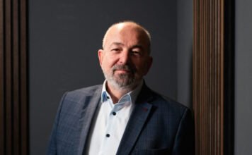 Adócsökkentés vagy benzinárstop? – Holoda Attilát kérdeztük a különbségről