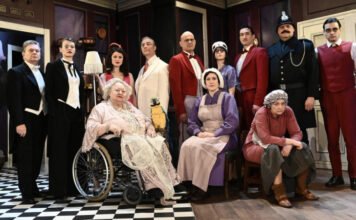 Akkora itthon a Csengetett, Mylord?-láz, hogy nálunk mutatták be először a színpadi verziót – megnéztük, milyen lett