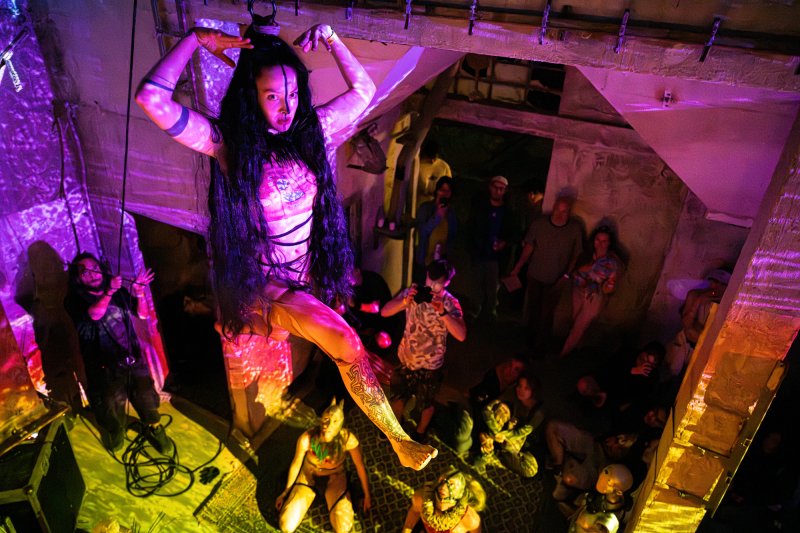 Barlangműv&eacute;szet &eacute;s fut&oacute;diszk&oacute; kelti &uacute;j &eacute;letre a kőb&aacute;nyai pincerendszert