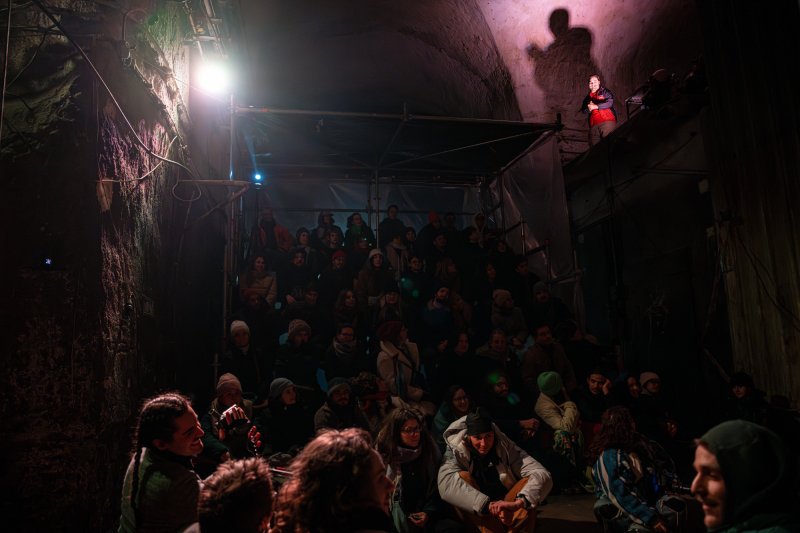 Barlangműv&eacute;szet &eacute;s fut&oacute;diszk&oacute; kelti &uacute;j &eacute;letre a kőb&aacute;nyai pincerendszert