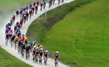 Blama a legendás bringaversenyen, eltévedtek az esélyesek