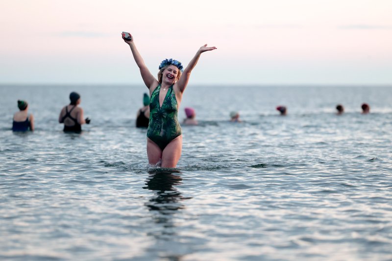 Bunkerbuli, t&aacute;trai menyegző &eacute;s par&aacute;zsugr&aacute;s a h&eacute;t k&eacute;pein