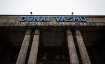 Dunaújvárosi gyűlésén Orbán egy szót sem vesztegetett a Dunaferre, a helyi lapnak adta elő, szerinte miért dőlt be a vállalat