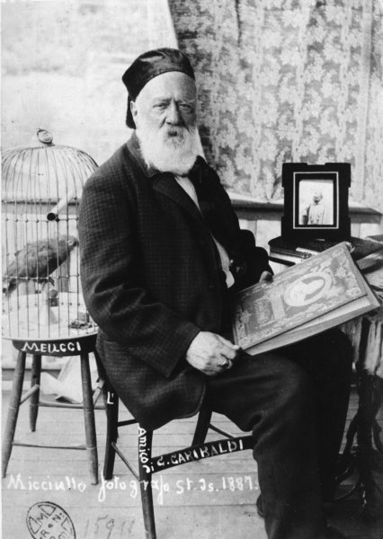 Ez a k&eacute;t mondat hozta el a kommunik&aacute;ci&oacute; forradalm&aacute;t