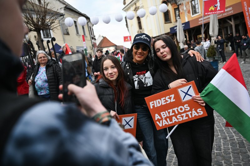 "Ezt a teret még egy óvodai gyerekműsor is megtölti" – Orbán Viktor szentendrei fellépésén sok minden a Tiszára emlékeztetett
