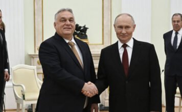 FT: A Kreml jóváhagyásával indul dezinformációs kampány a magyar választás befolyásolására