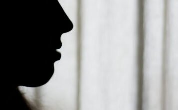 Gyarmati Andrea összegömbölyödött