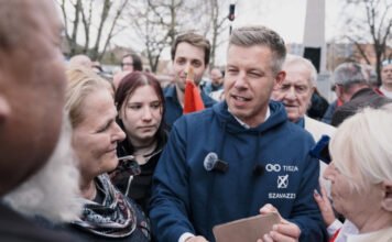 Gyerekkori videó került elő Magyar Péterről, Deutsch Tamás és Orbán Viktor is feltűnik rajta