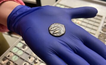 Hihetetlen sztori: méltó helyére került a 2000 éves érme, amivel valaki buszjegyet vásárolt