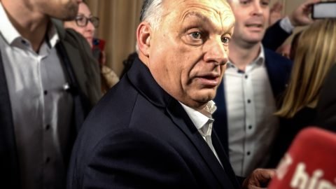 "Hol van a p&eacute;nz?" &ndash; Az MNB-botr&aacute;ny v&aacute;ros&aacute;ban ellent&uuml;ntetők v&aacute;rt&aacute;k Orb&aacute;n Viktort
