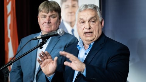 "Hol van a p&eacute;nz?" &ndash; Az MNB-botr&aacute;ny v&aacute;ros&aacute;ban ellent&uuml;ntetők v&aacute;rt&aacute;k Orb&aacute;n Viktort