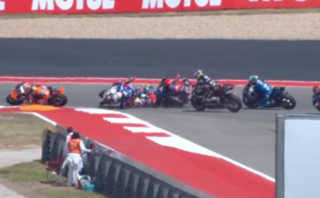 Horrorbaleset a motorversenyen, előkerült a piros zászló