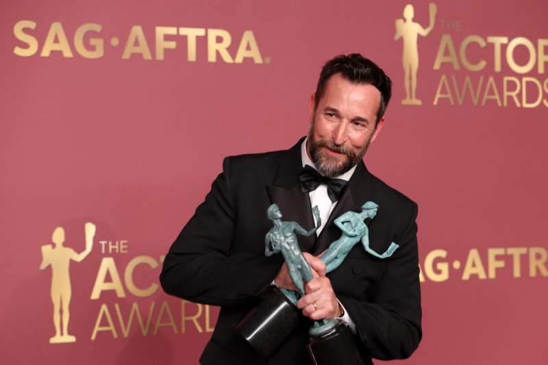 Husz&aacute;rkab&aacute;t, Trump-ellenes kitűzők &eacute;s &eacute;letműd&iacute;jat kap&oacute; legenda &ndash; k&eacute;peken az idei SAG-d&iacute;j&aacute;tad&oacute;